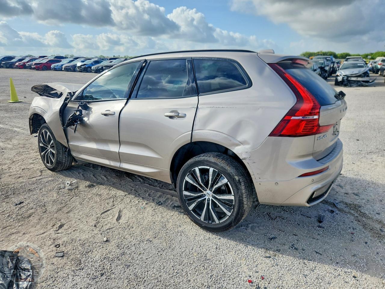 2025 VOLVO XC60 — фото 3