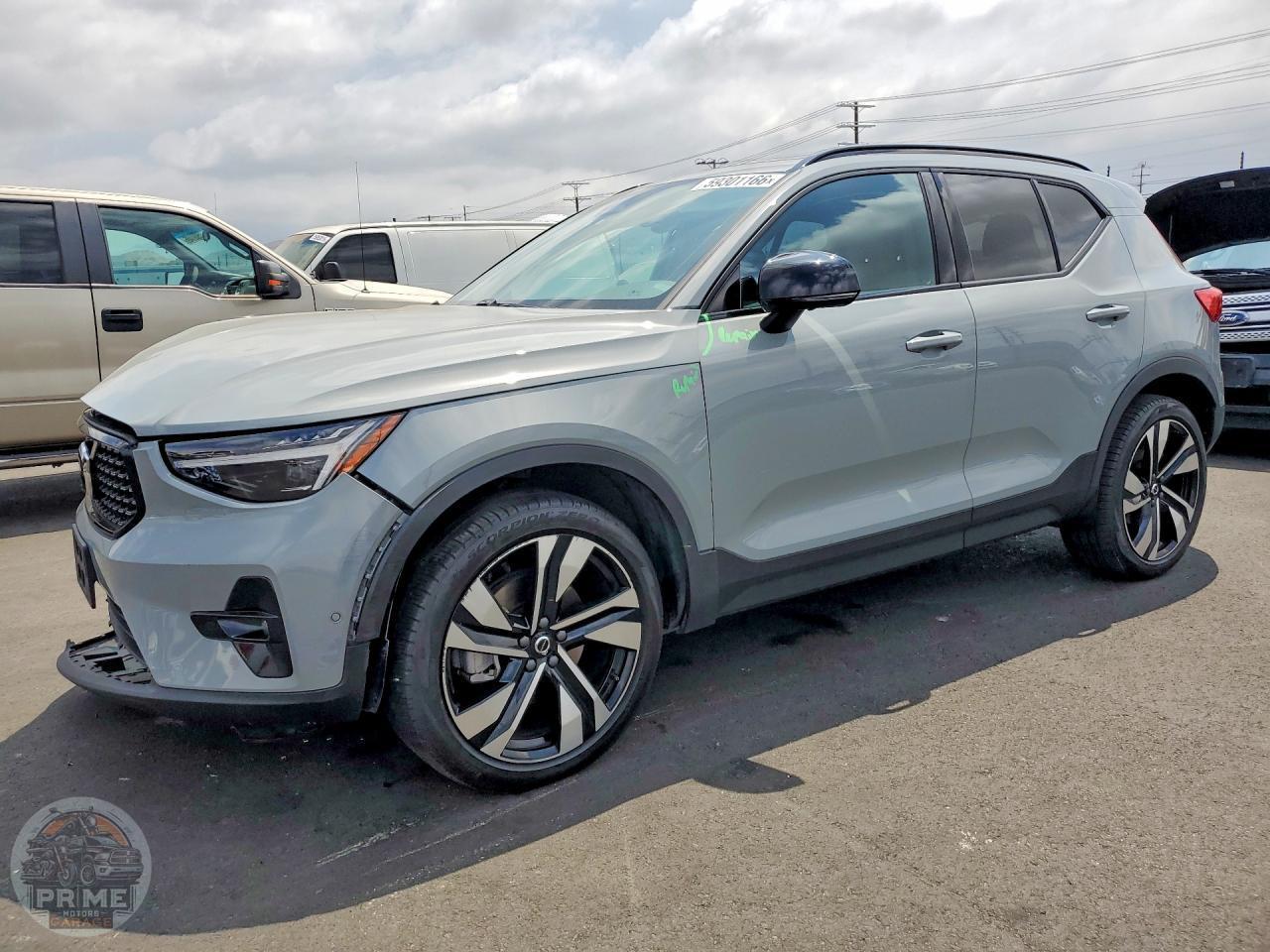 2024 VOLVO XC40 — фото 1