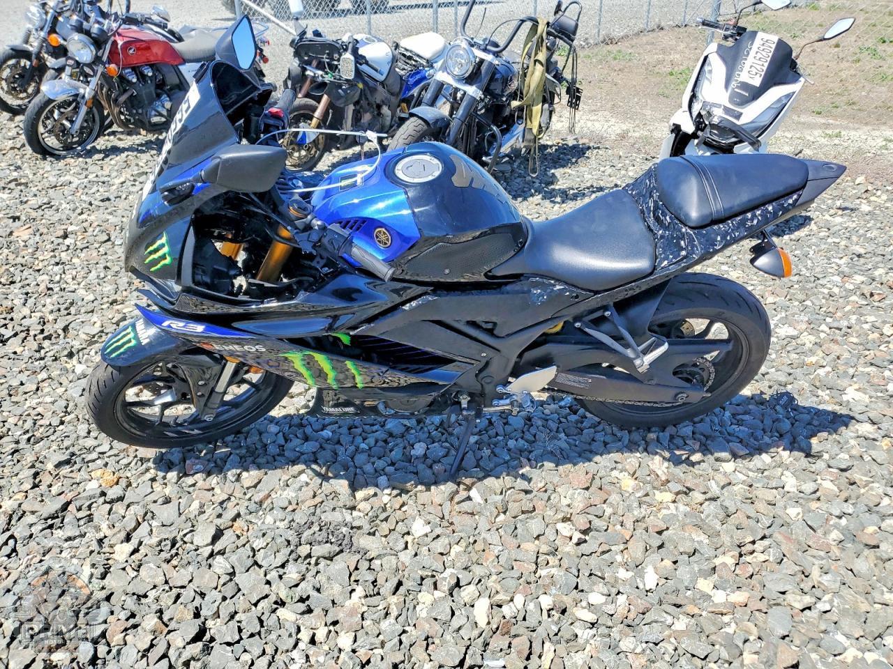 2021 YAMAHA YZFR3 — фото 3