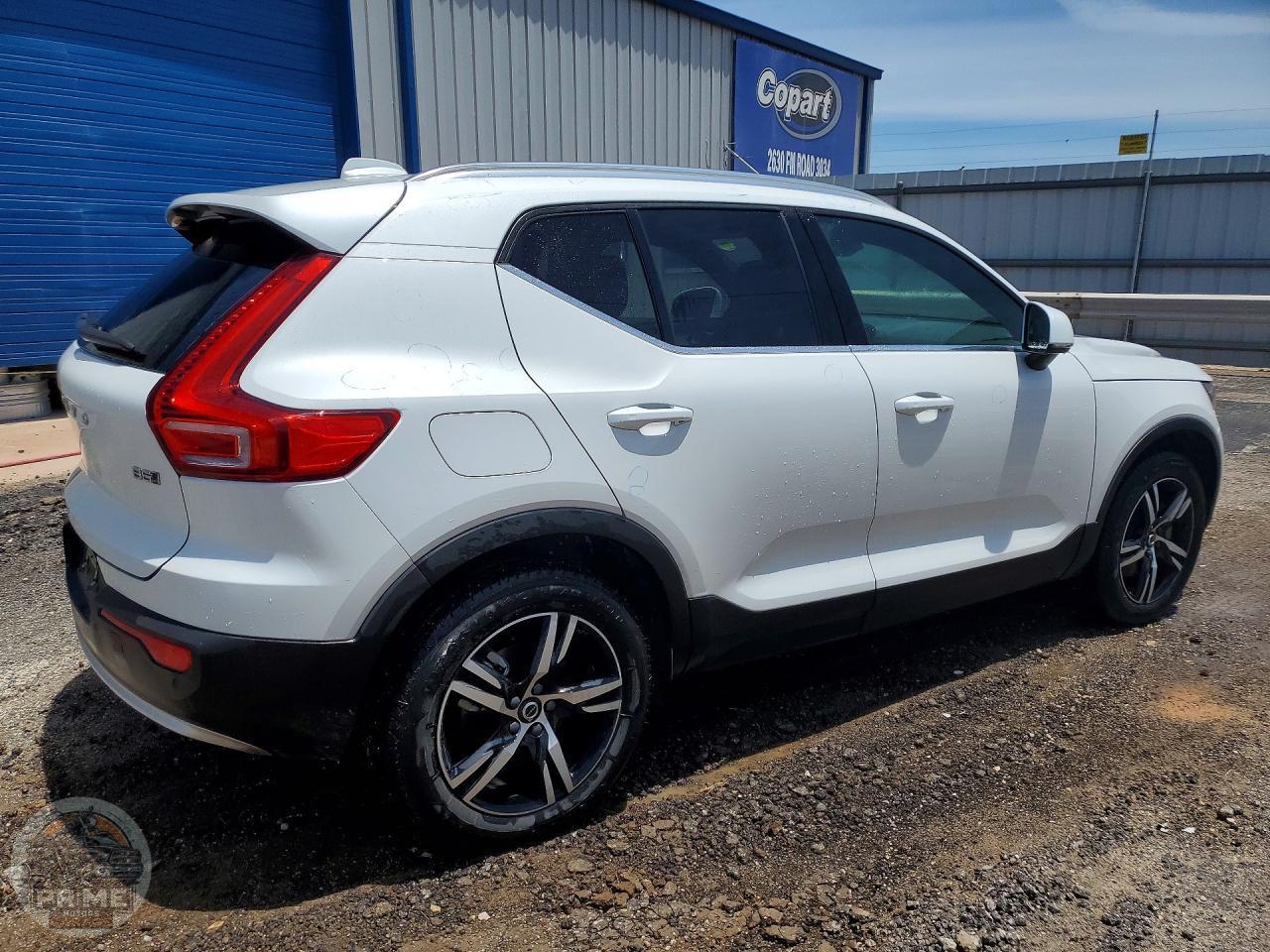 2024 VOLVO XC40 — фото 3