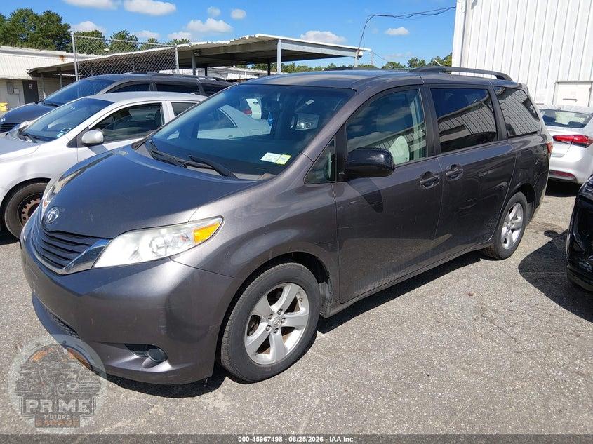 2017 TOYOTA SIENNA LE 8 PASSENGER — фото 2