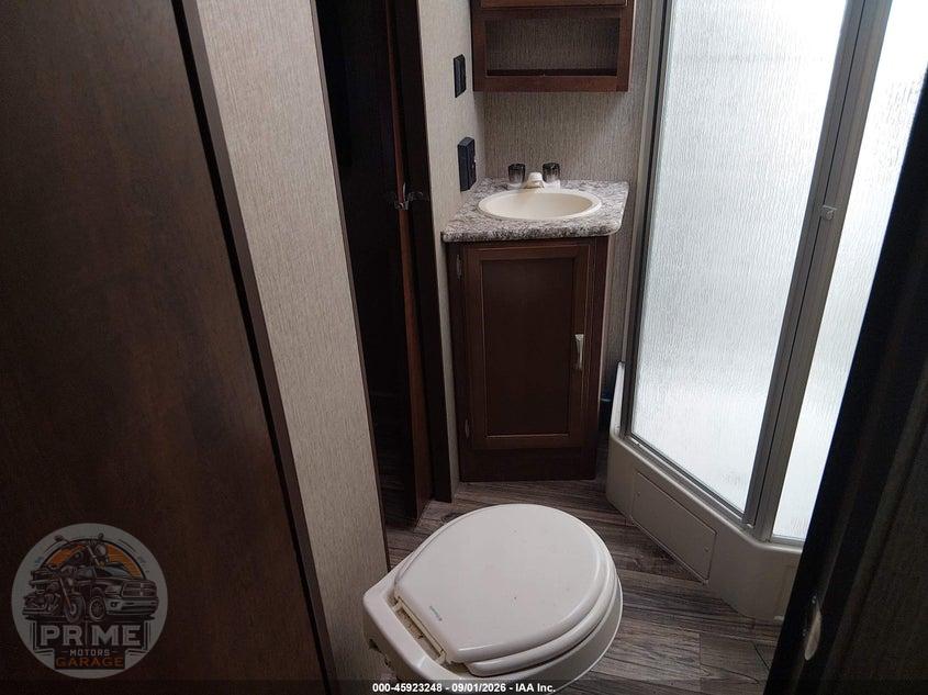 2017 KEYSTONE RV PASSPORT GRAND TOURING 3350BH TRAVEL TRAILER — фото 8