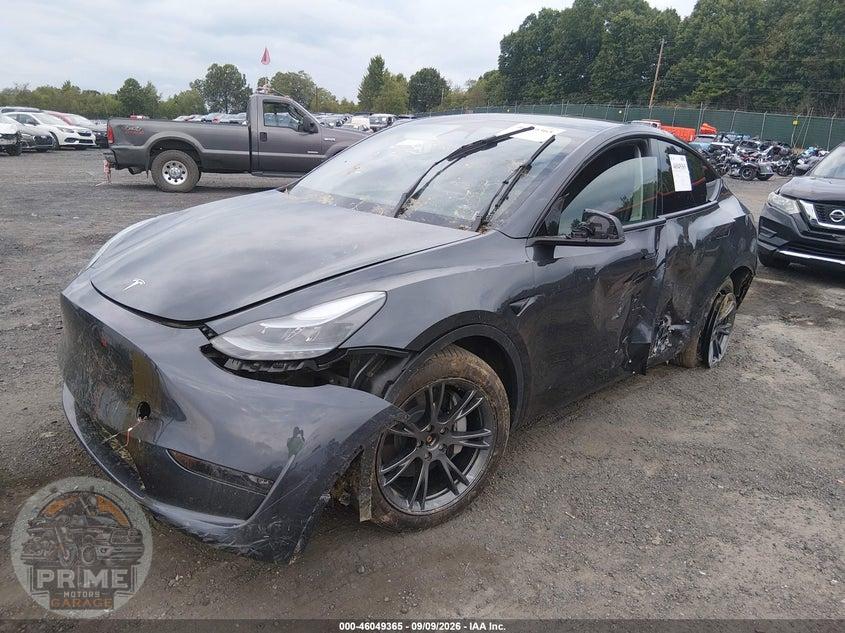 2025 TESLA MODEL Y LONG RANGE DUAL MOTOR ALL-WHEEL DRIVE — фото 2
