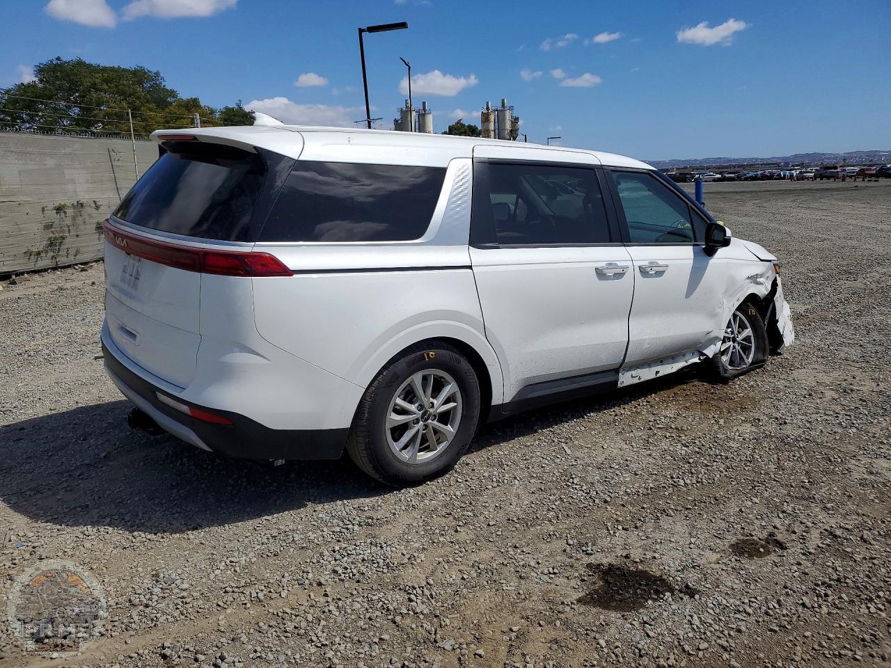 2024 KIA CARNIVAL — фото 3