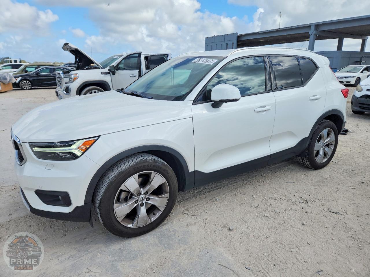 2022 VOLVO XC40 — фото 1