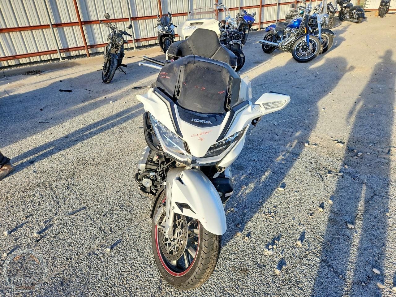 2018 HONDA GL1800 — фото 2