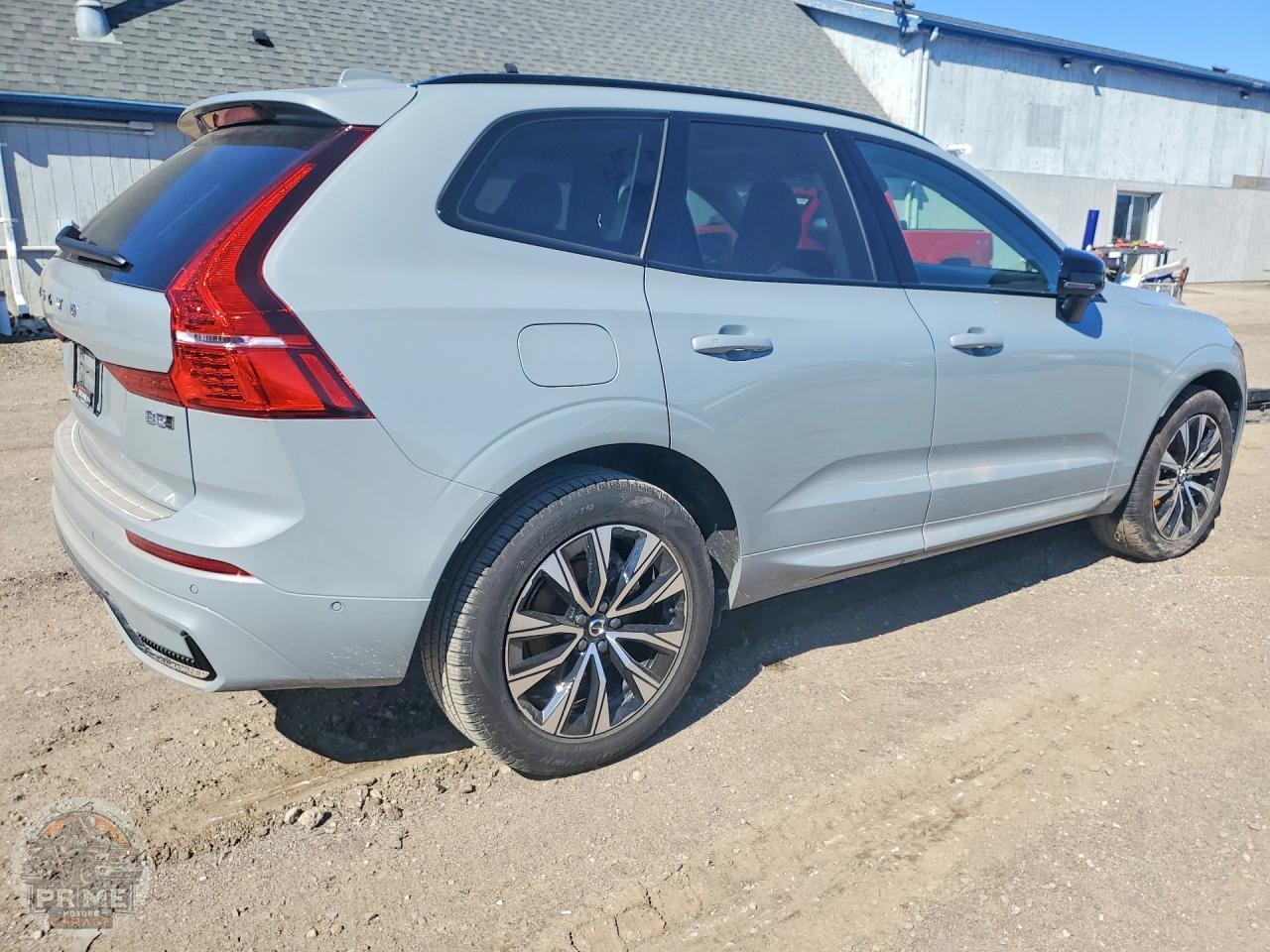 2025 VOLVO XC60 — фото 3