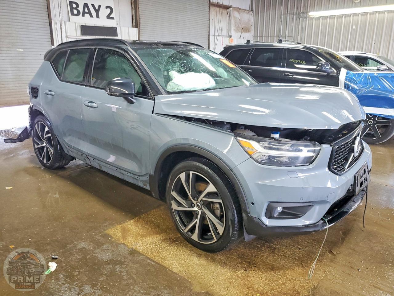 2022 VOLVO XC40 — фото 4