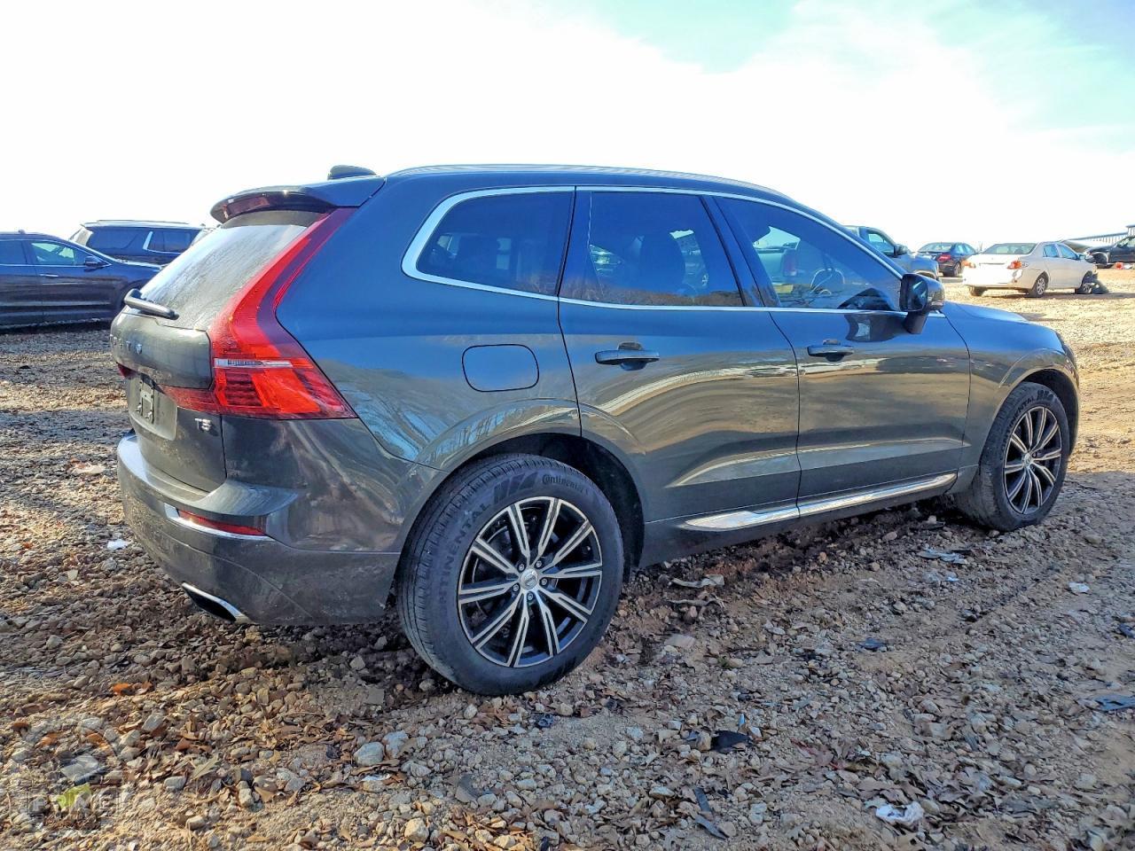 2021 VOLVO XC60 — фото 3