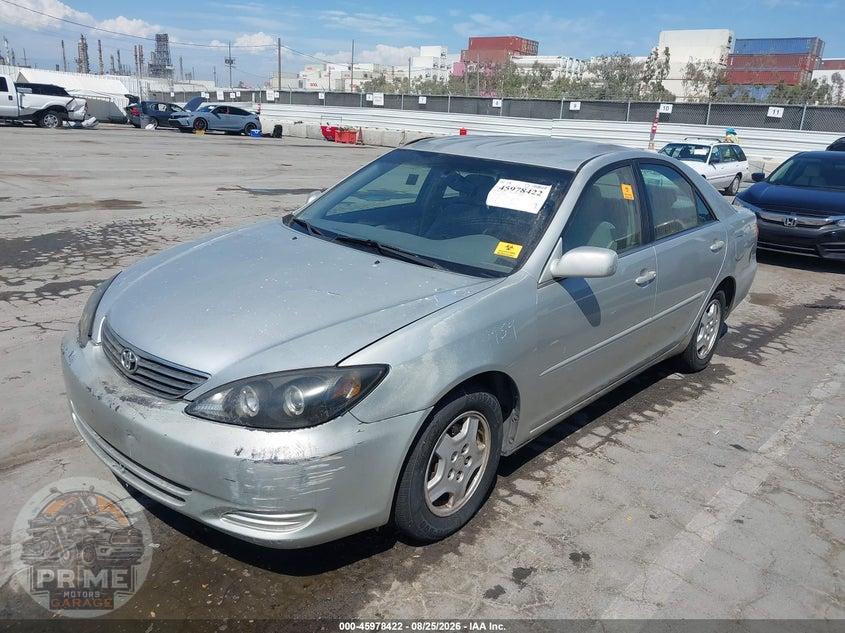 2002 TOYOTA CAMRY LE V6 — фото 2