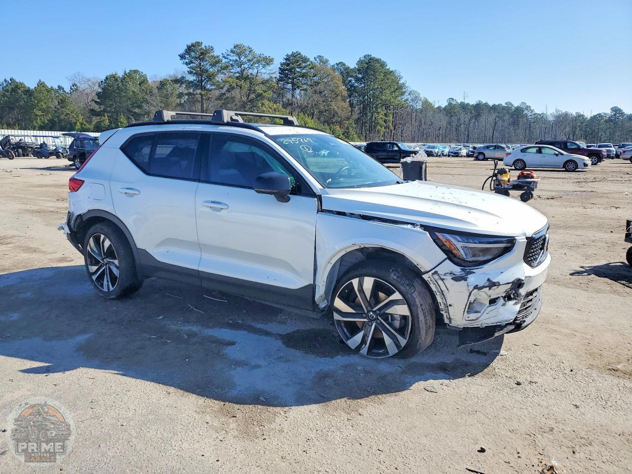2024 VOLVO XC40 — фото 3