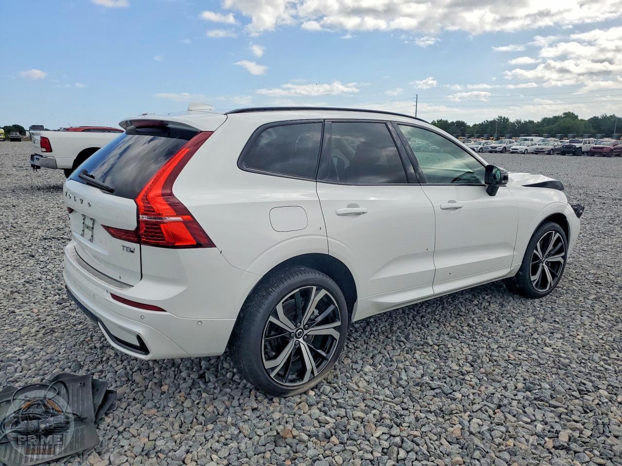 2025 VOLVO XC60 — фото 3