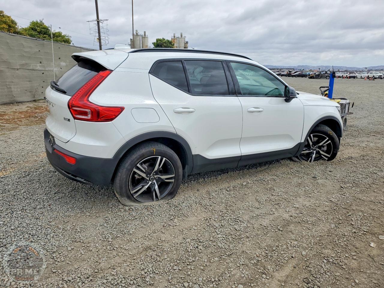 2024 VOLVO XC40 — фото 3