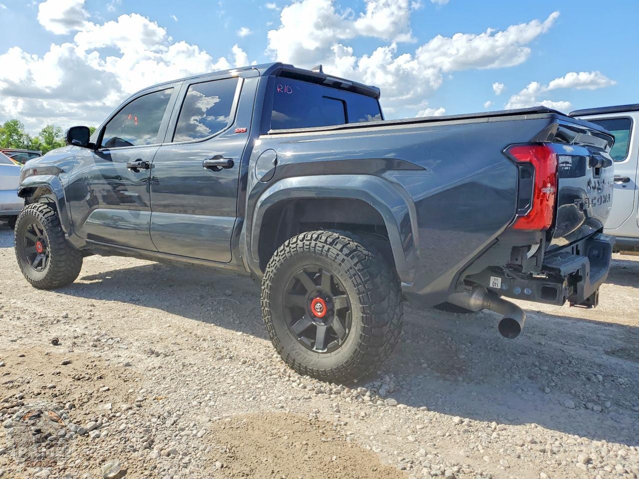 2024 TOYOTA TACOMA — фото 2