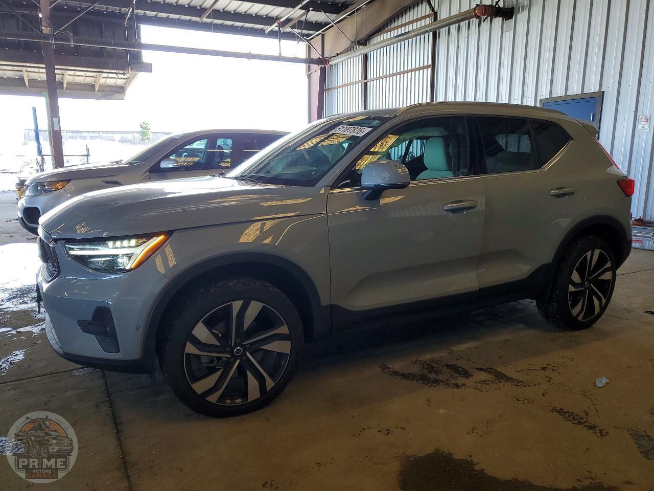 2025 VOLVO XC40 — фото 1