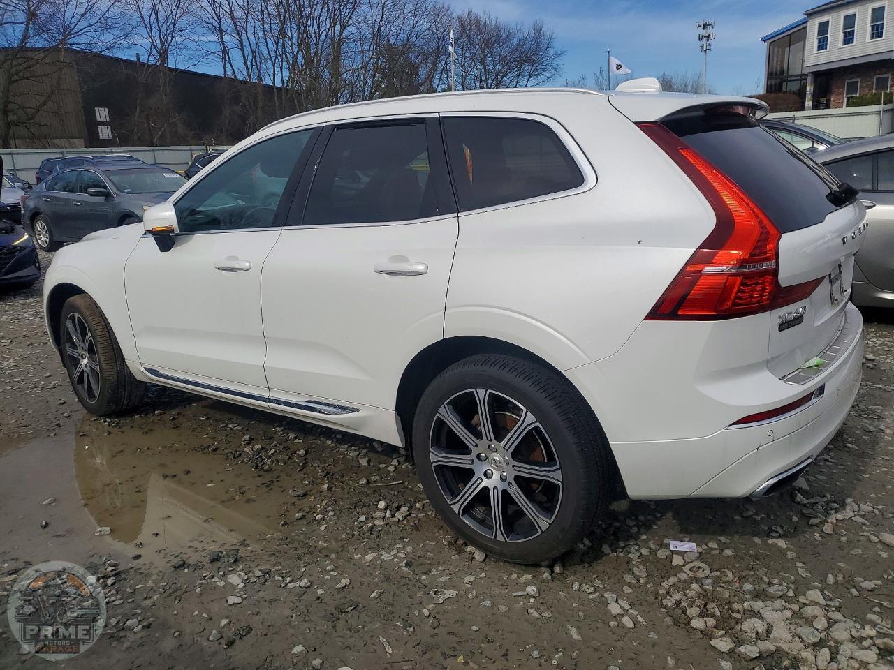 2021 VOLVO XC60 — фото 2