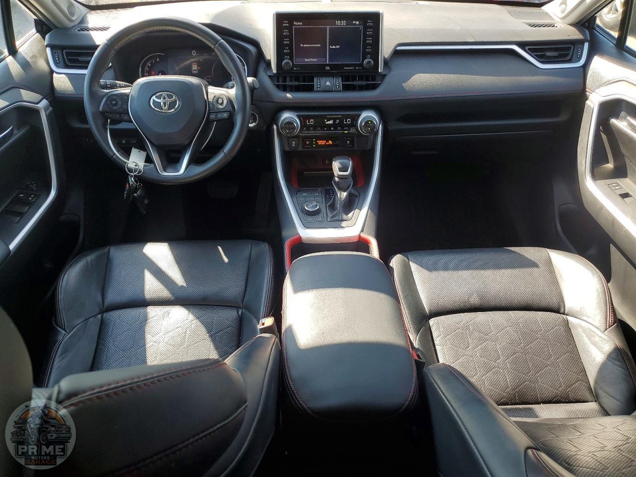 2020 TOYOTA RAV4 — фото 8