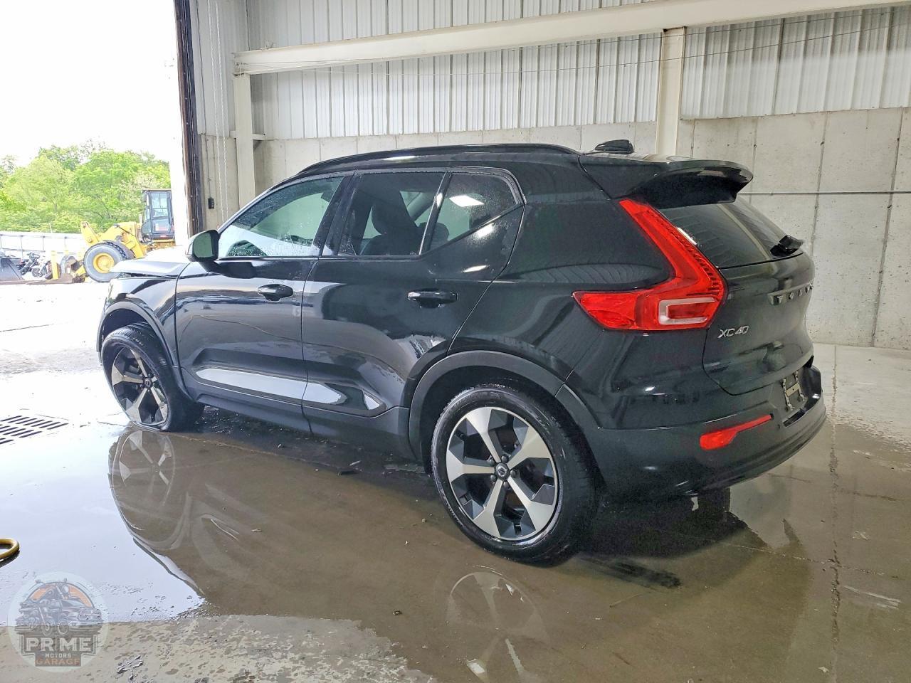 2026 VOLVO XC40 — фото 3