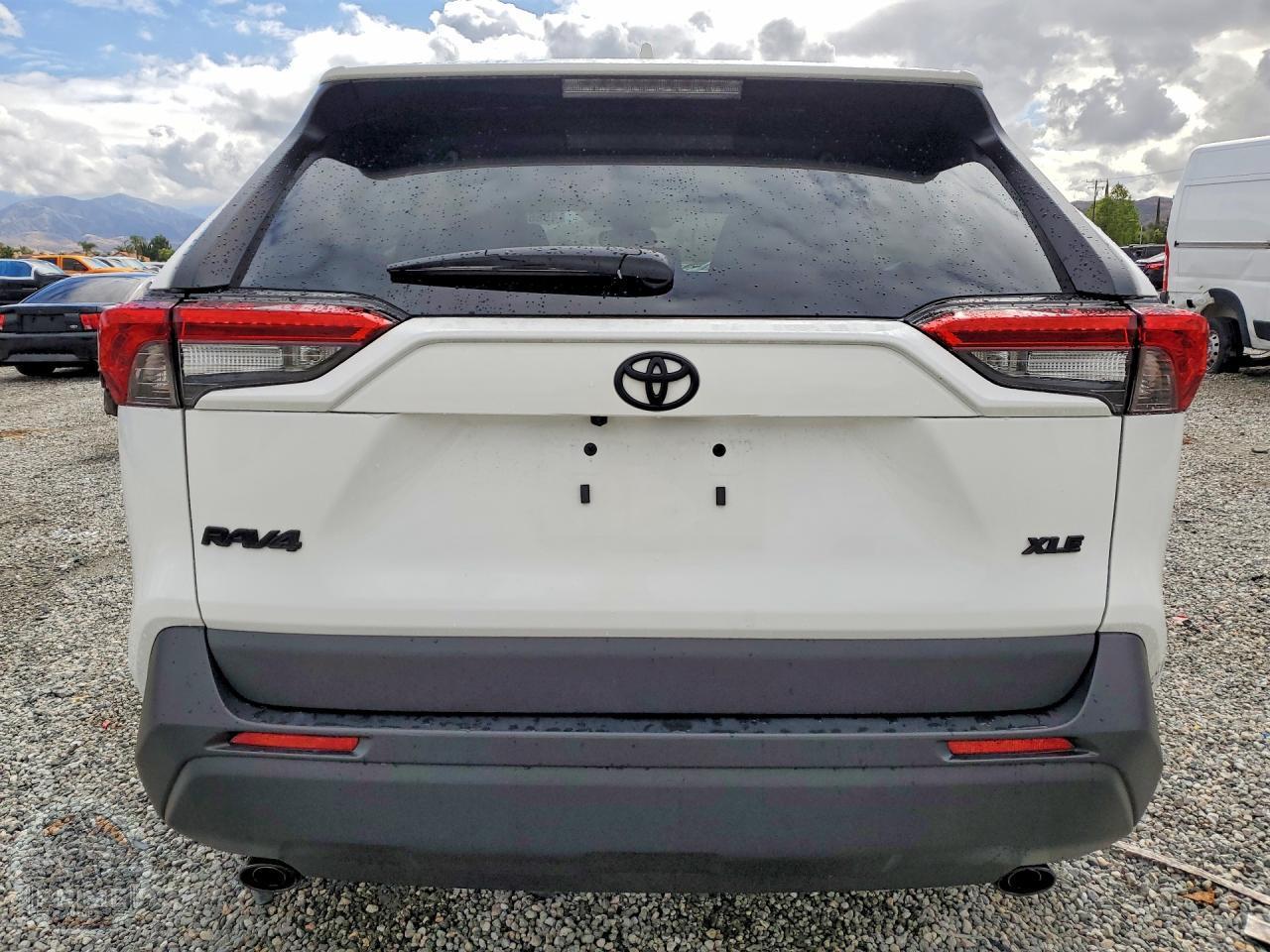 2025 TOYOTA RAV4 — фото 6