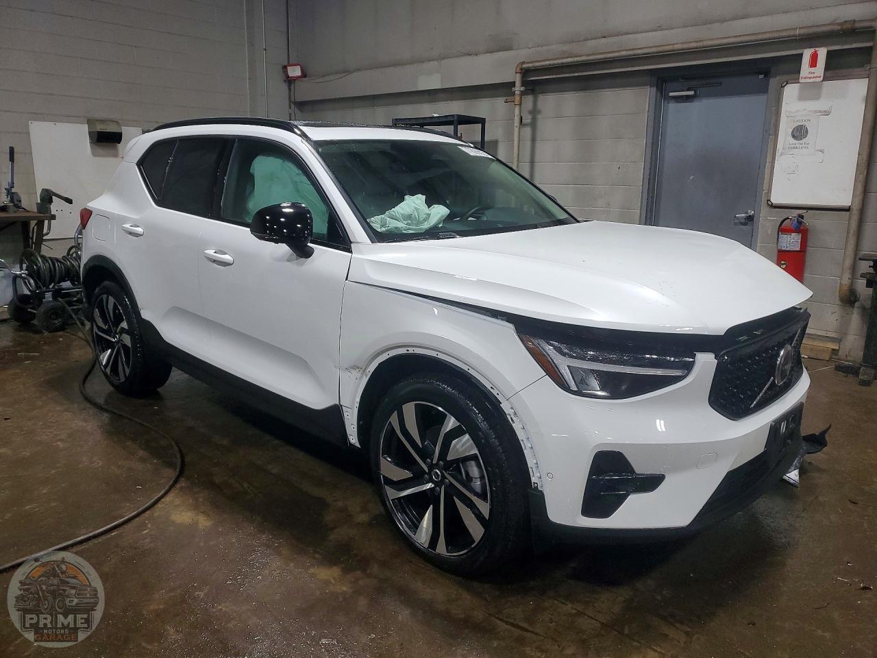 2024 VOLVO XC40 — фото 7