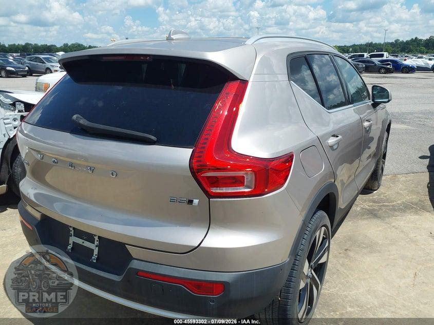 2023 VOLVO XC40 B5 PLUS BRIGHT THEME — фото 4