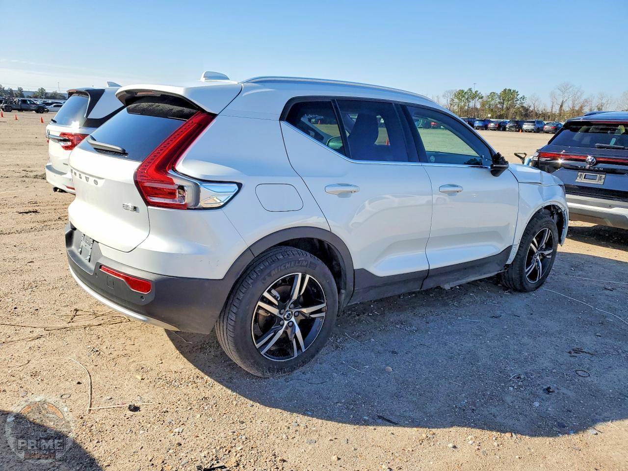 2025 VOLVO XC40 — фото 5