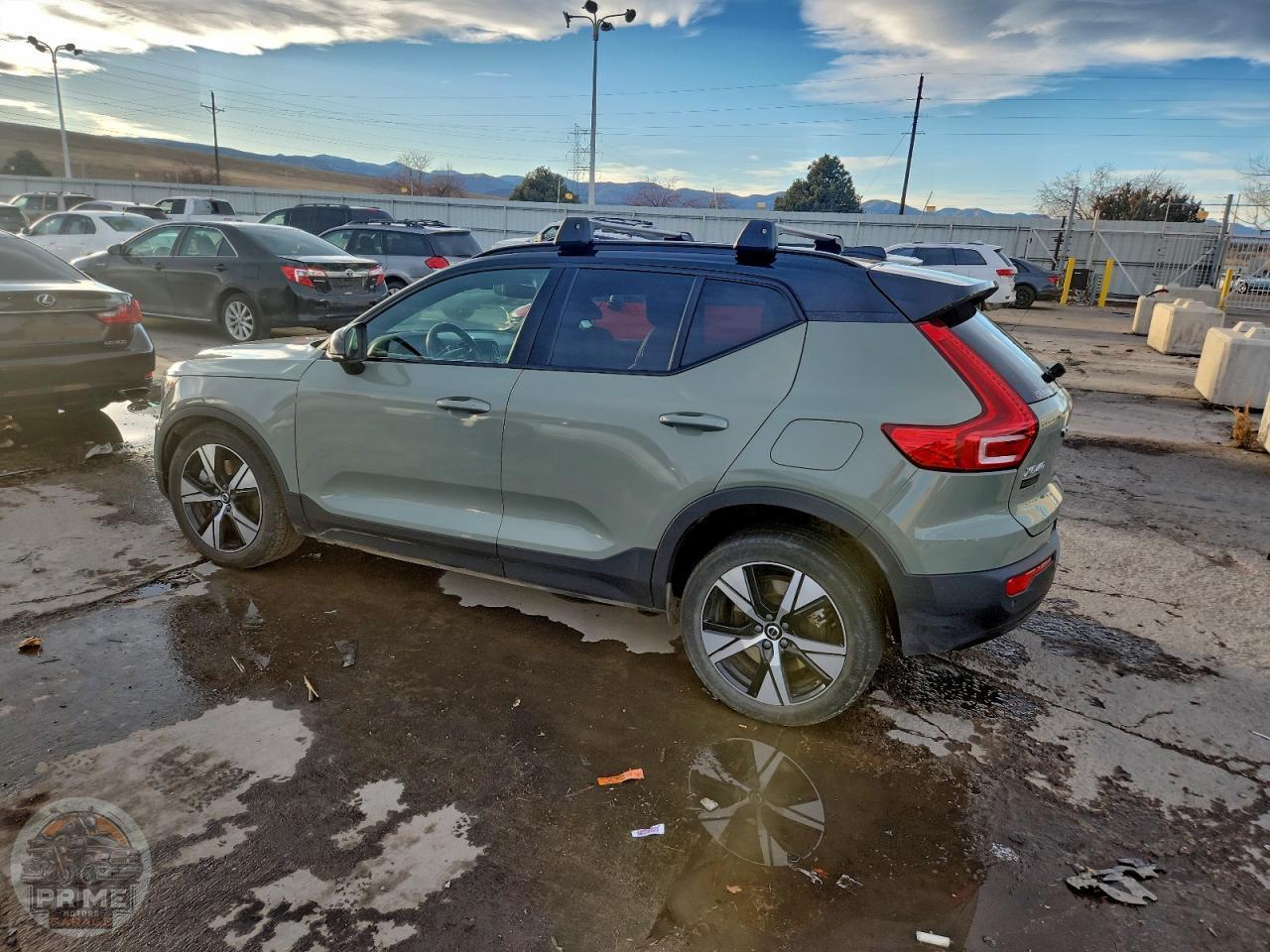 2021 VOLVO XC40 — фото 2