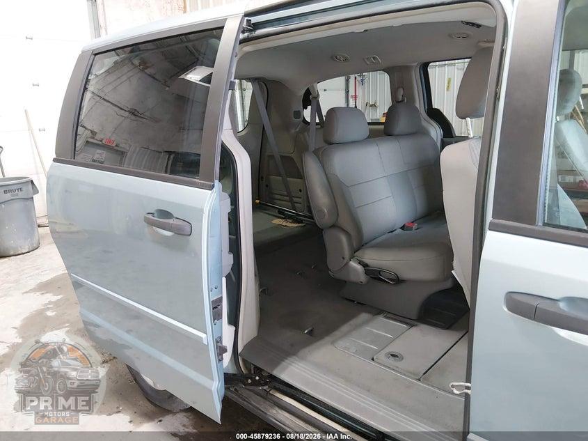 2008 CHRYSLER TOWN & COUNTRY LX — фото 8