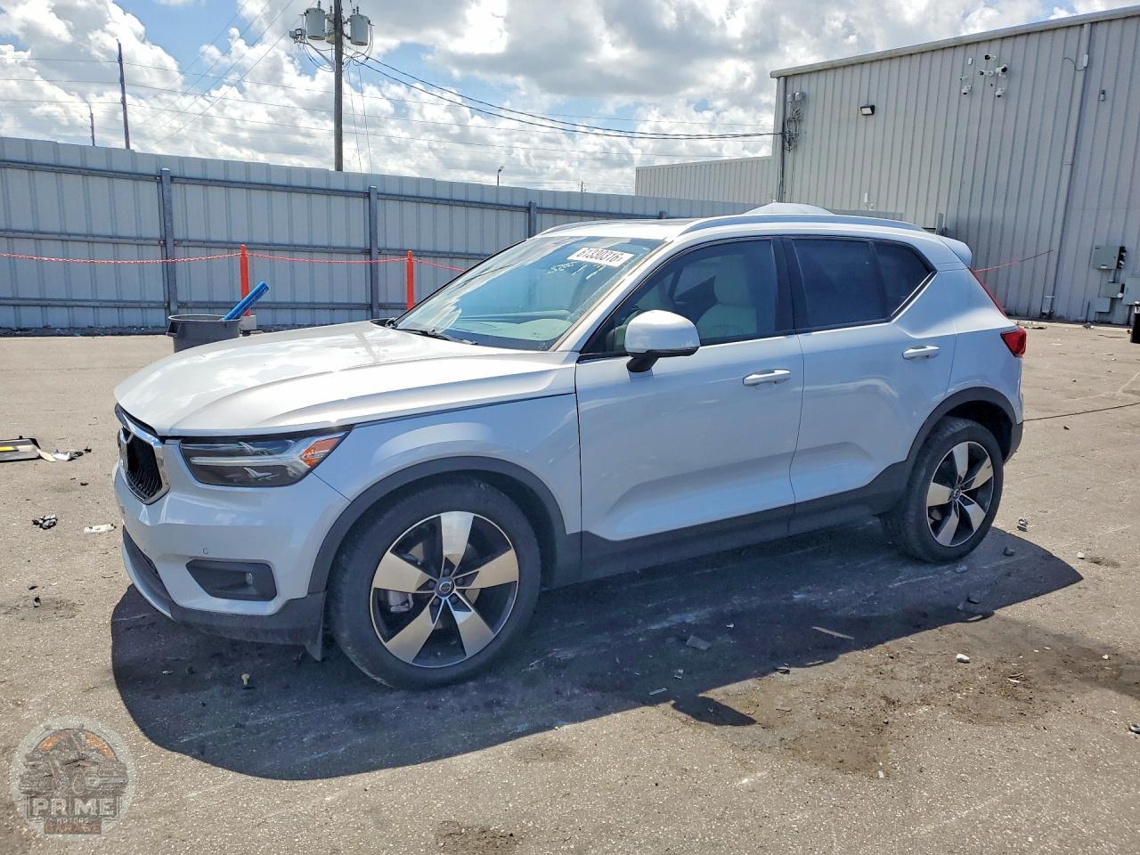 2021 VOLVO XC40 — фото 1