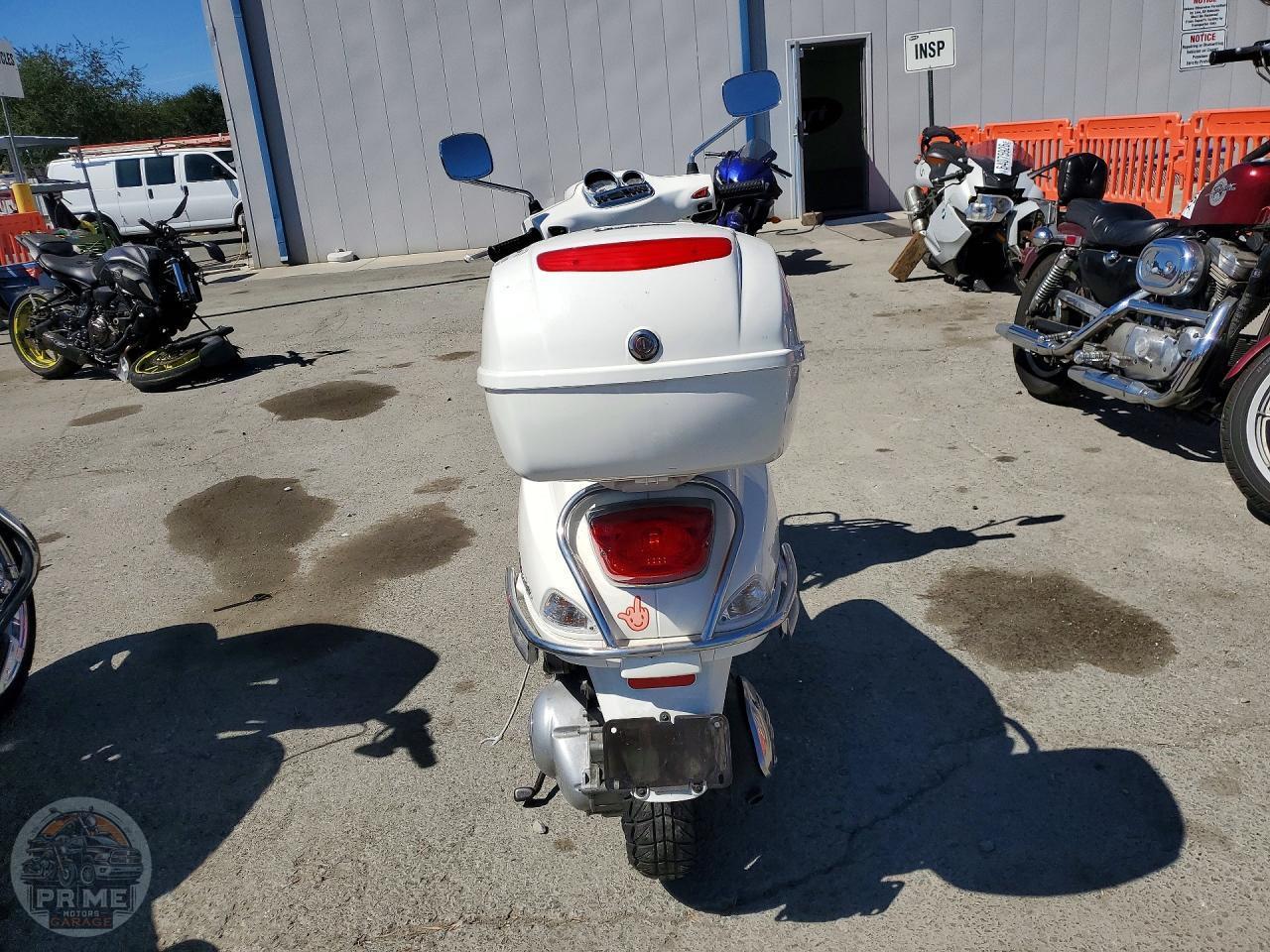 2009 VESPA LX — фото 8