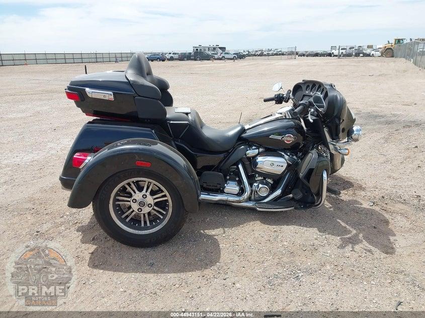 2022 HARLEY-DAVIDSON FLHTCUTG (TRI GLIDE ULTRA CLASSIC) — фото 13