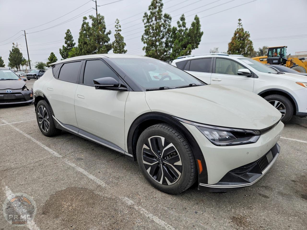 2022 KIA EV6 — фото 4
