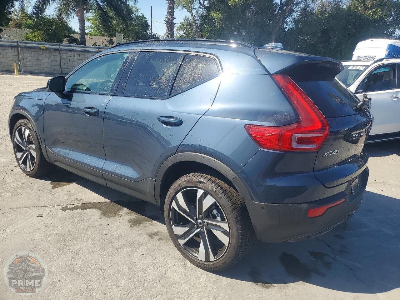 2026 VOLVO XC40 — фото 2
