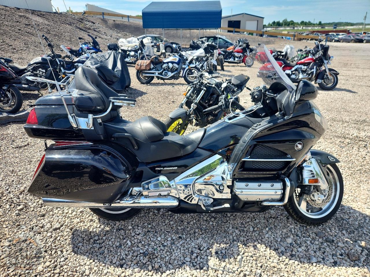 2015 HONDA GL1800 — фото 1