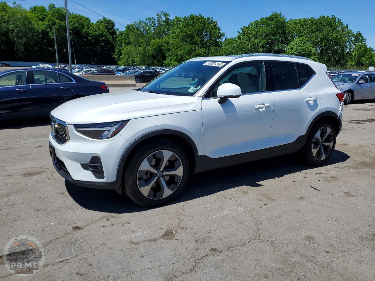 2023 VOLVO XC40 — фото 2