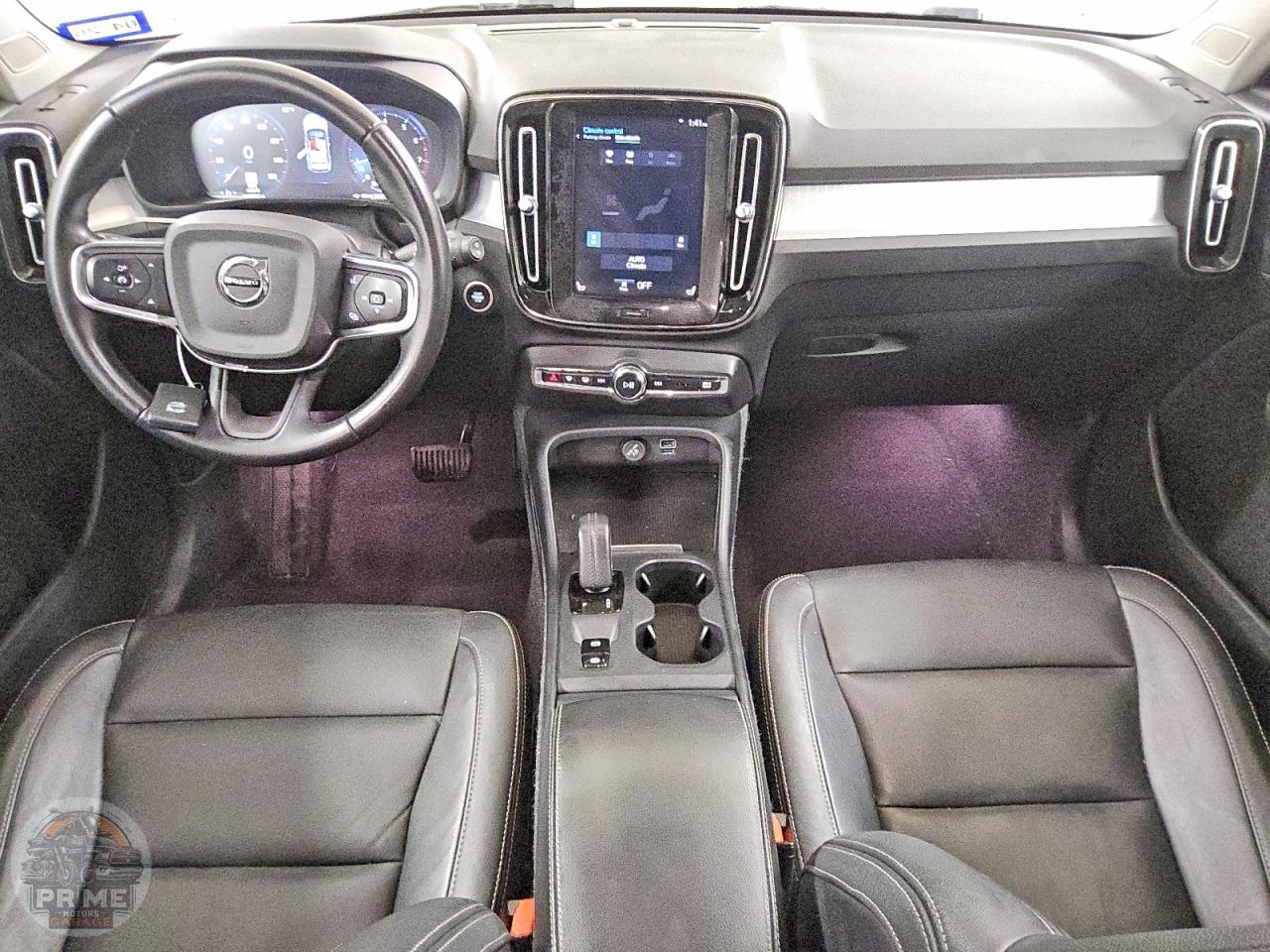 2021 VOLVO XC40 — фото 8