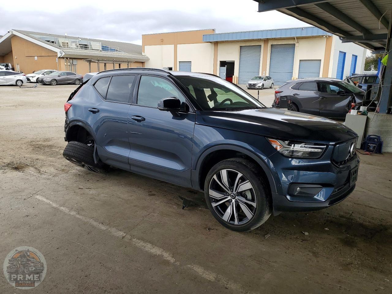 2022 VOLVO XC40 — фото 4
