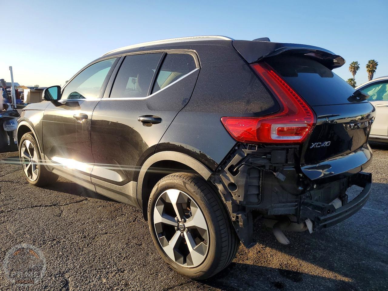 2024 VOLVO XC40 — фото 2