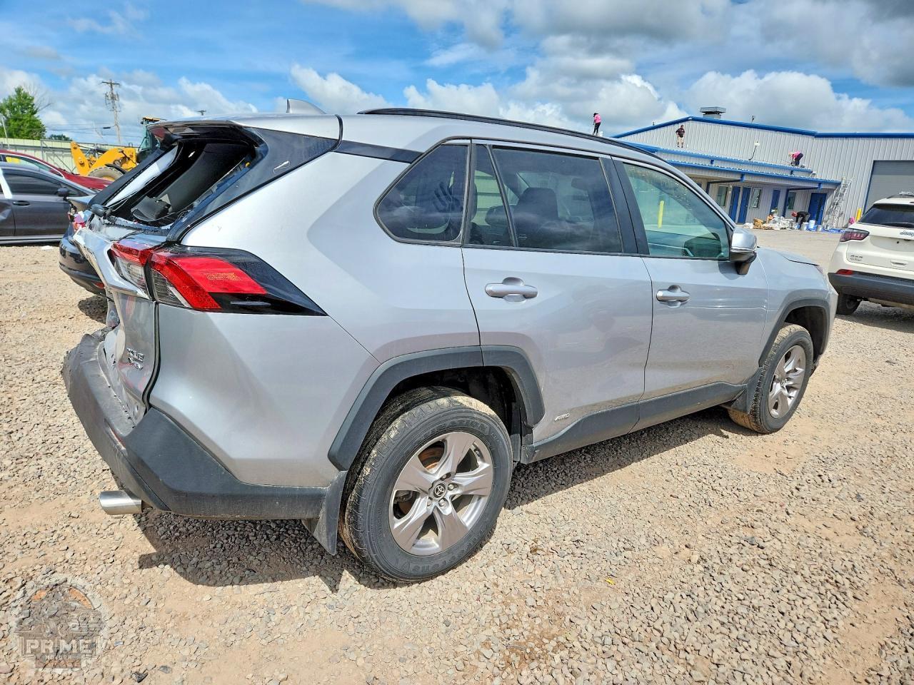 2025 TOYOTA RAV4 — фото 3