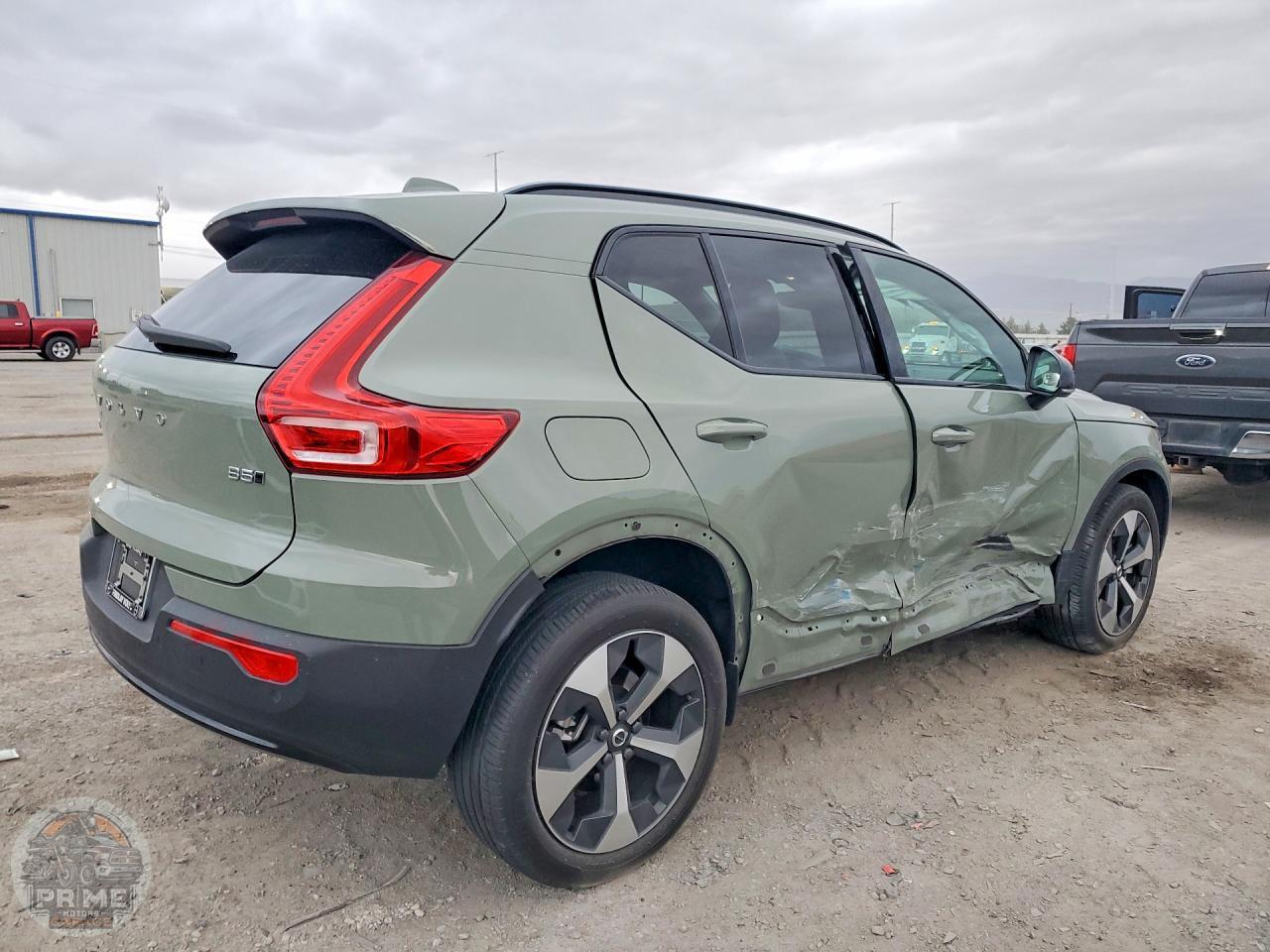 2024 VOLVO XC40 — фото 3