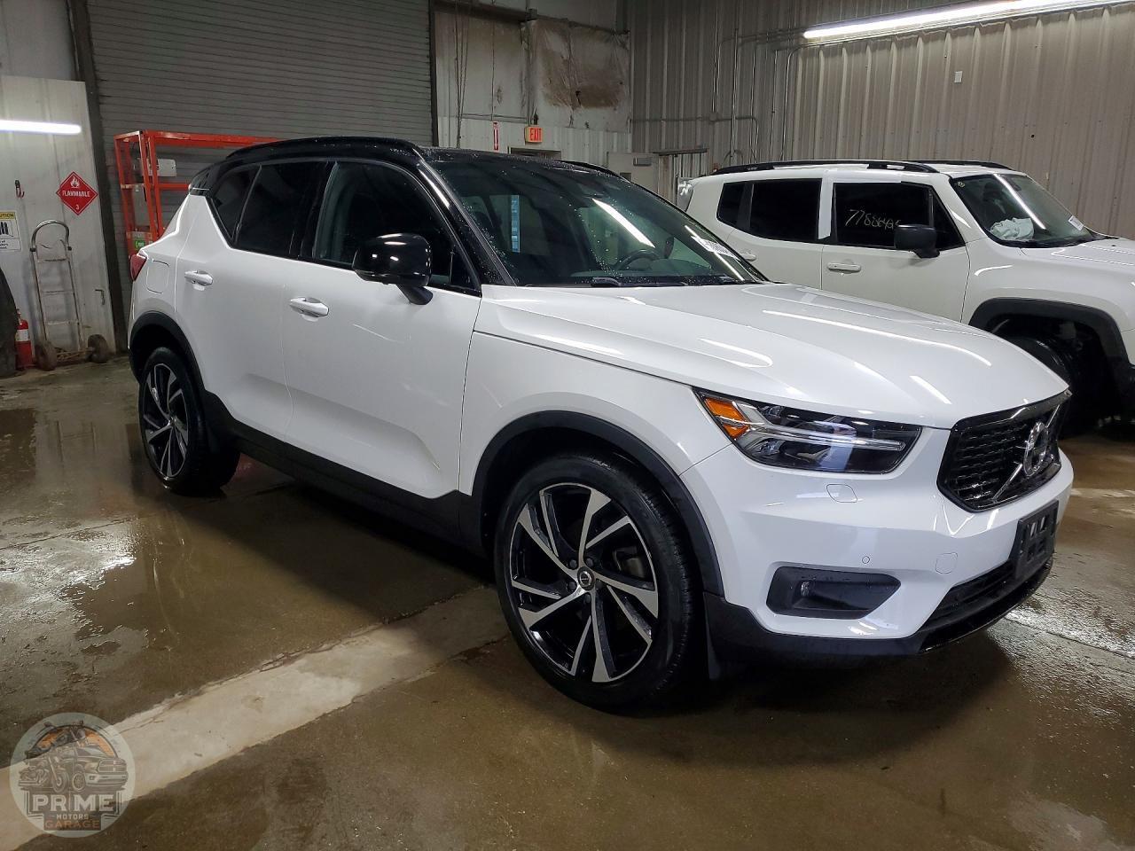 2021 VOLVO XC40 — фото 4