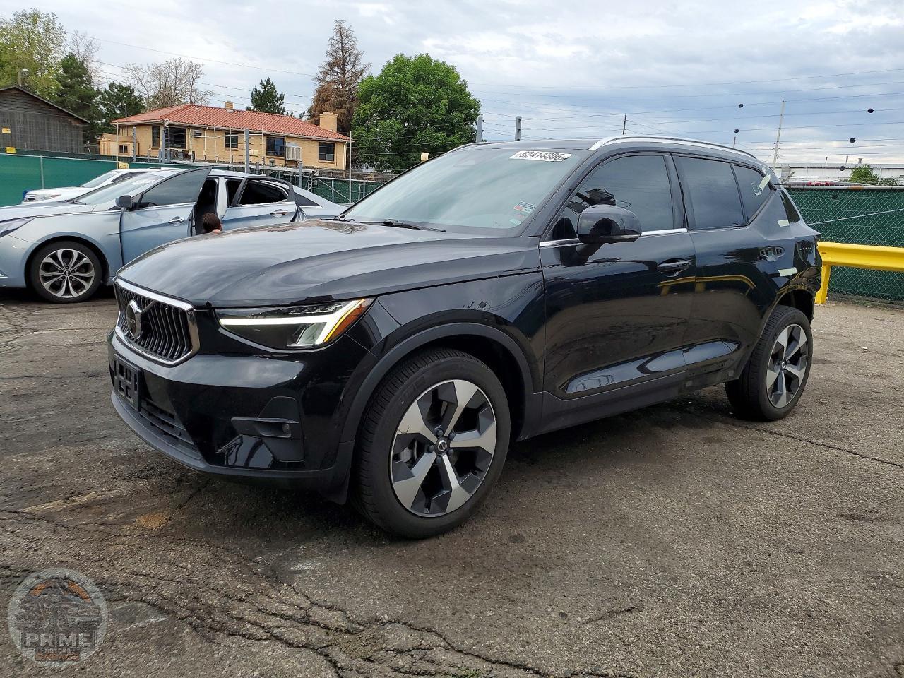 2023 VOLVO XC40 — фото 1