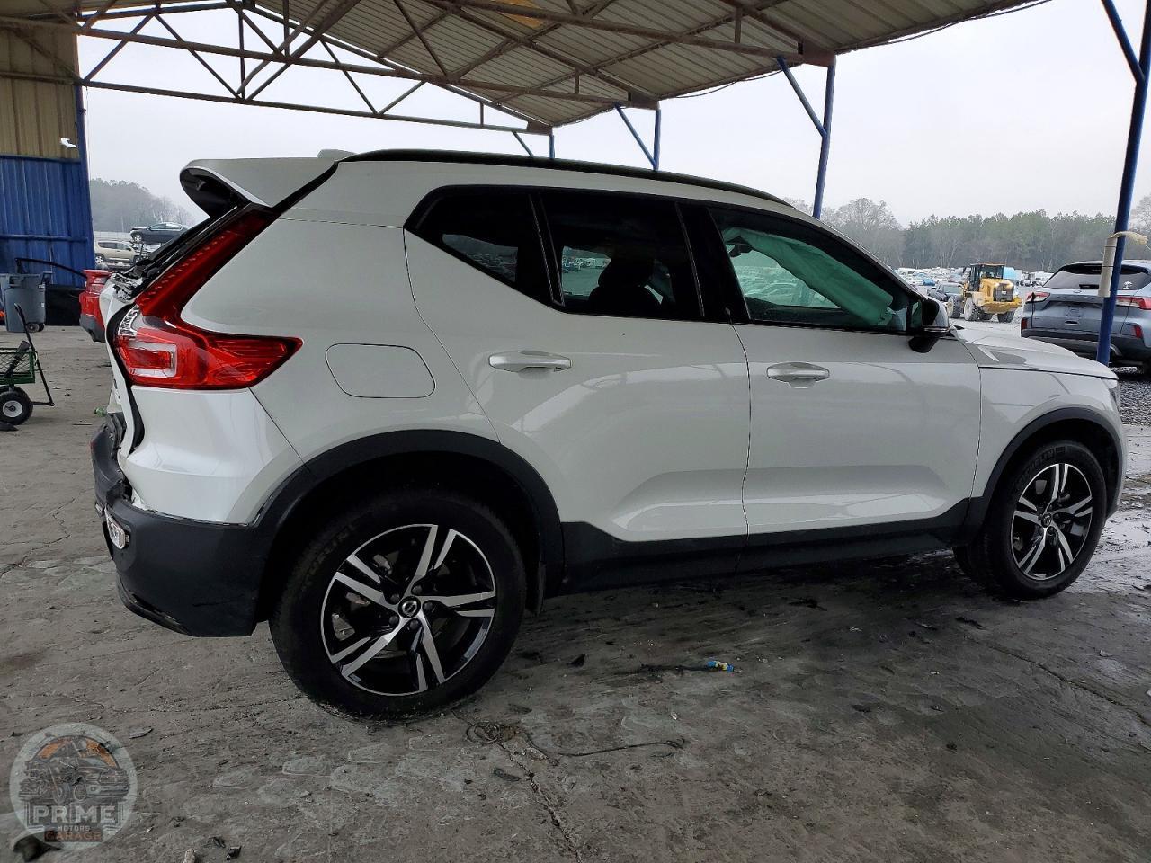 2024 VOLVO XC40 — фото 3