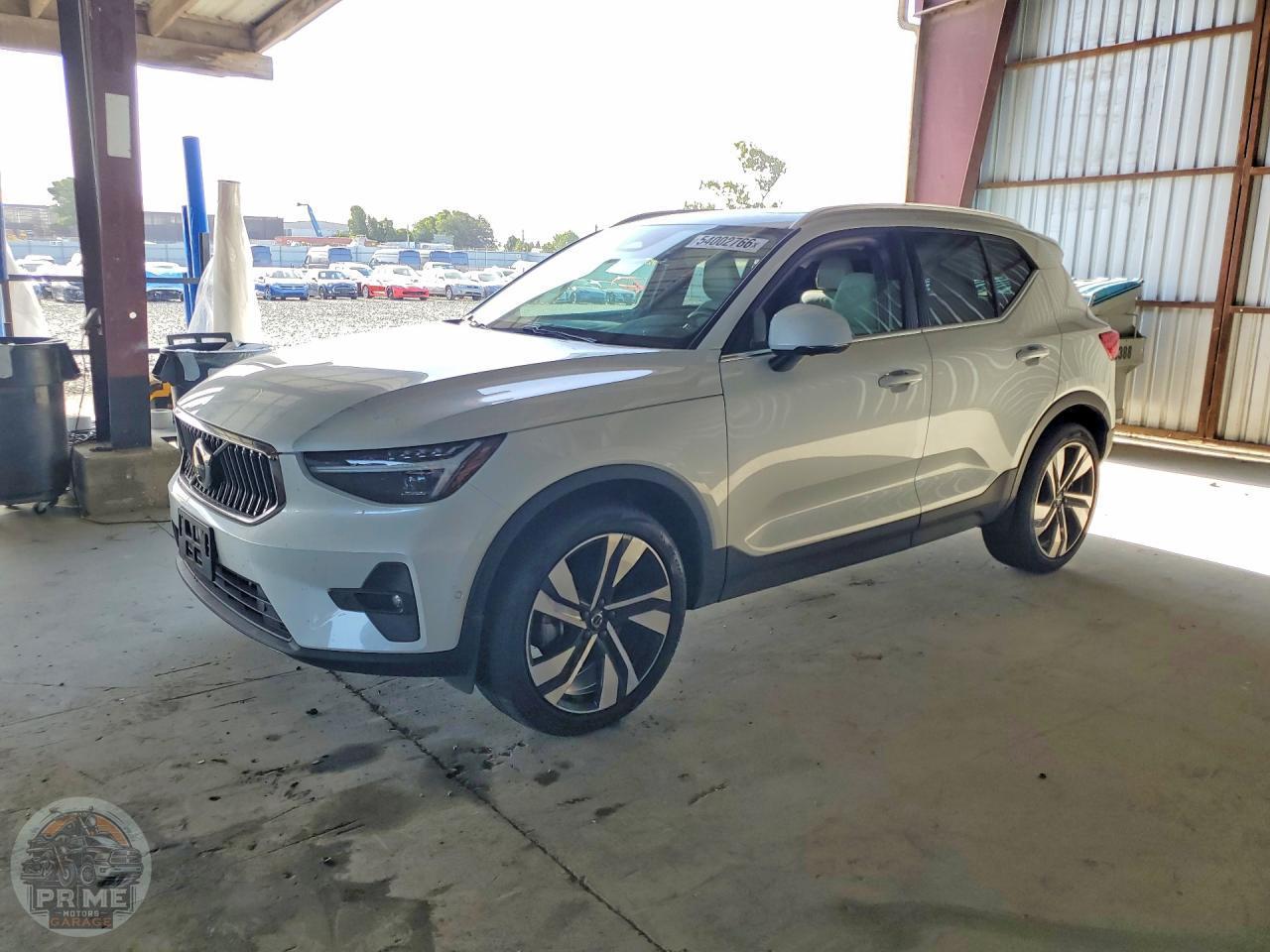 2023 VOLVO XC40 — фото 1