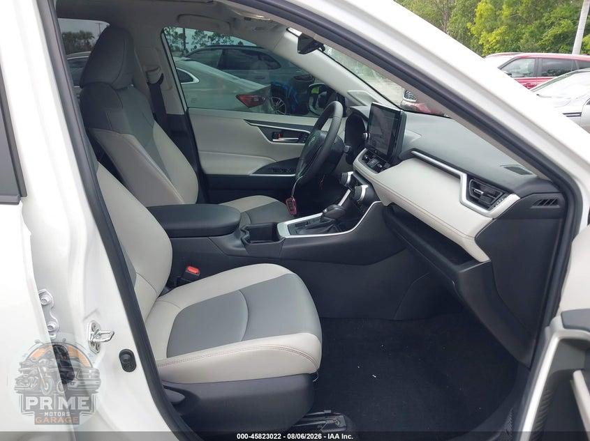 2024 TOYOTA RAV4 XLE PREMIUM — фото 5