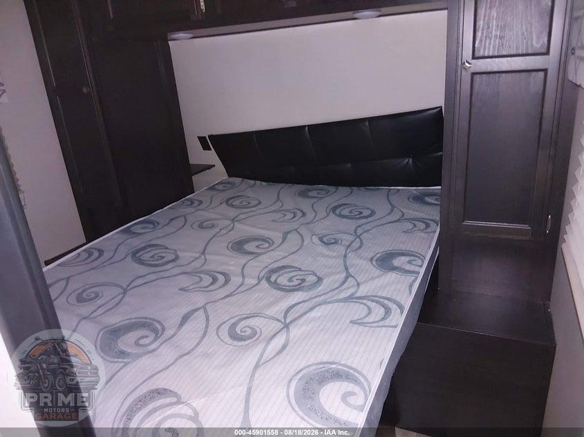 2019 VENTURE TRAVEL TRAILER — фото 12
