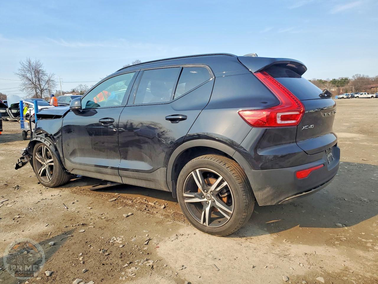 2021 VOLVO XC40 — фото 2
