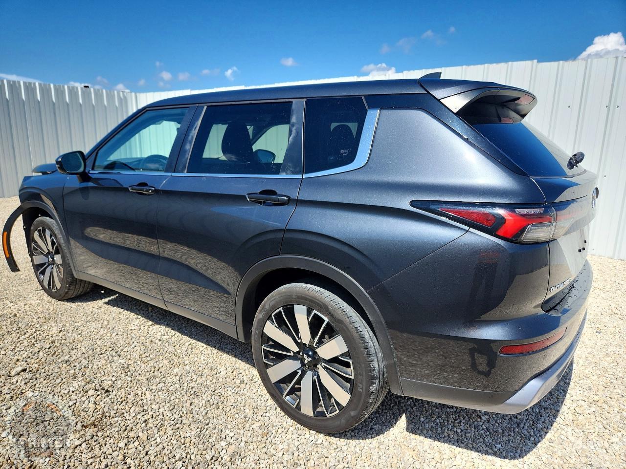 2025 MITSUBISHI OUTLANDER — фото 2