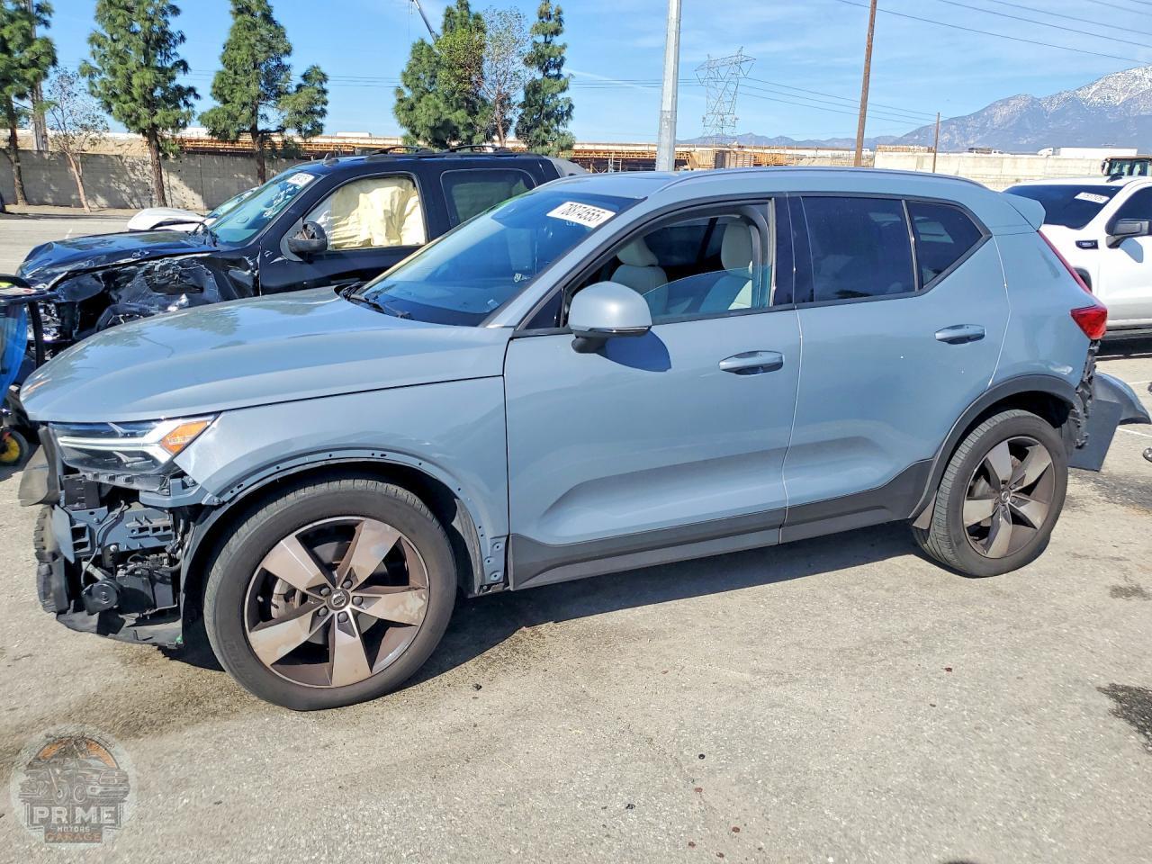 2020 VOLVO XC40 — фото 1