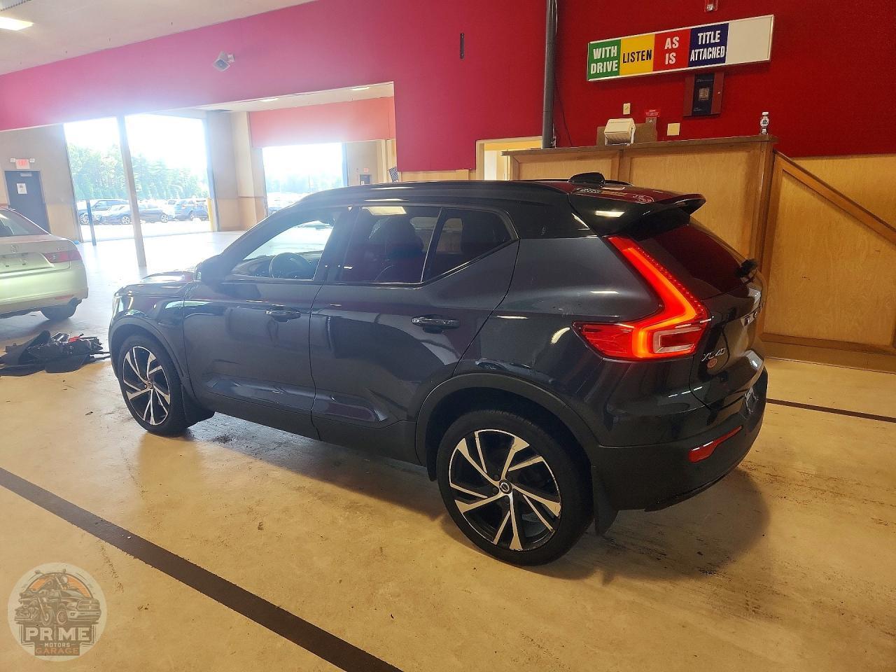 2022 VOLVO XC40 — фото 2